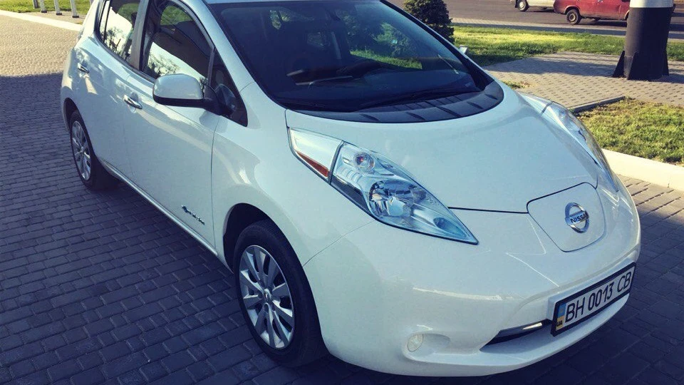 Nissan Leaf S 4