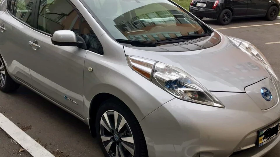 Nissan Leaf Сіренька