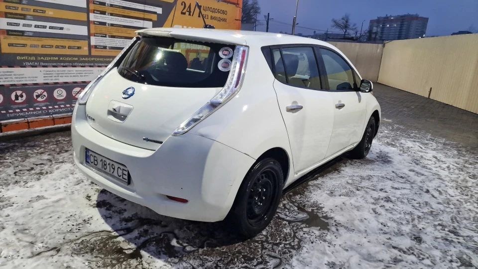 Nissan Leaf SL 4