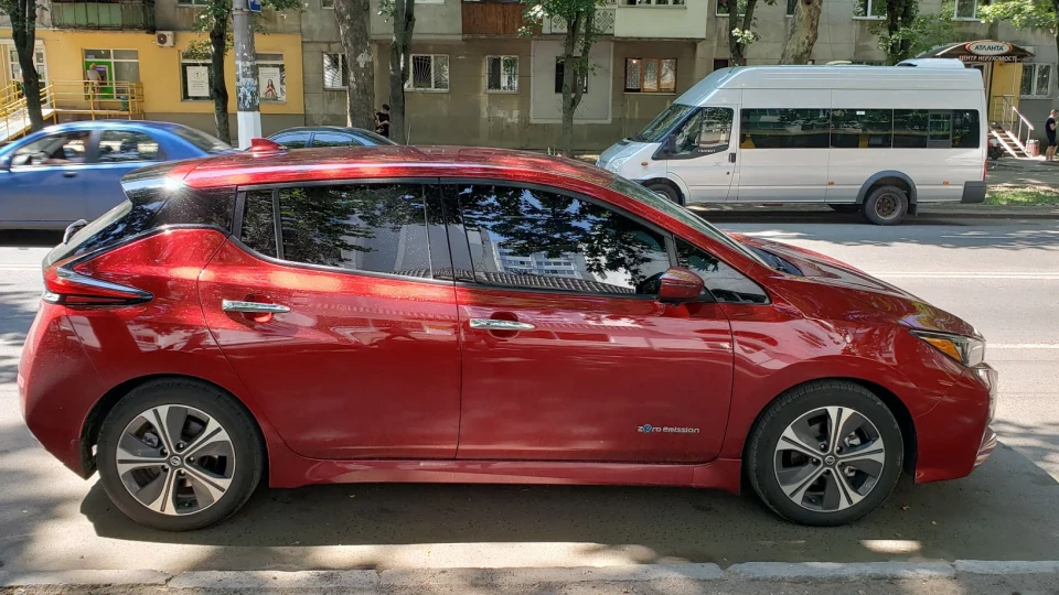 Nissan Leaf SL 4