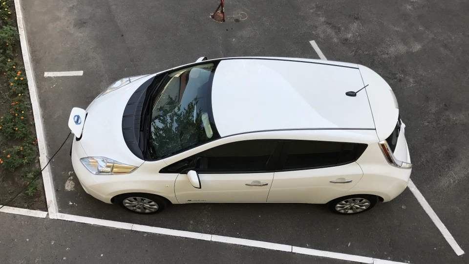 Nissan Leaf спритний малий