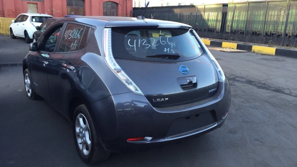Nissan Leaf SV Електричка 4