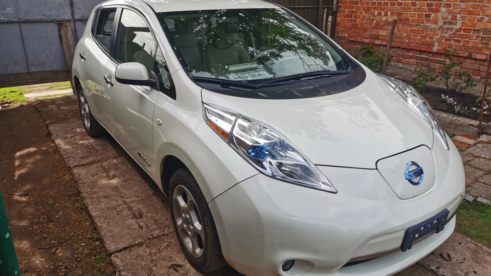 Nissan Leaf SV 2