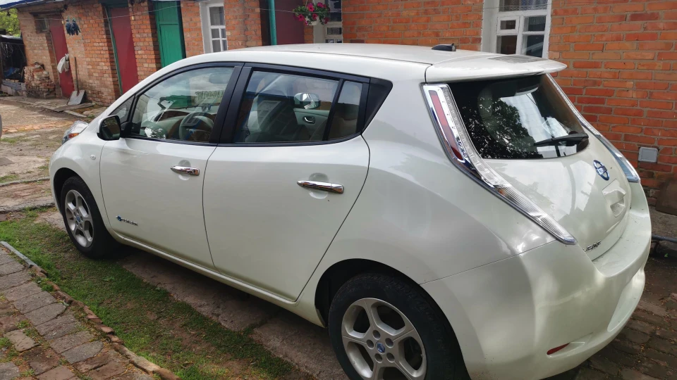 Nissan Leaf SV 3