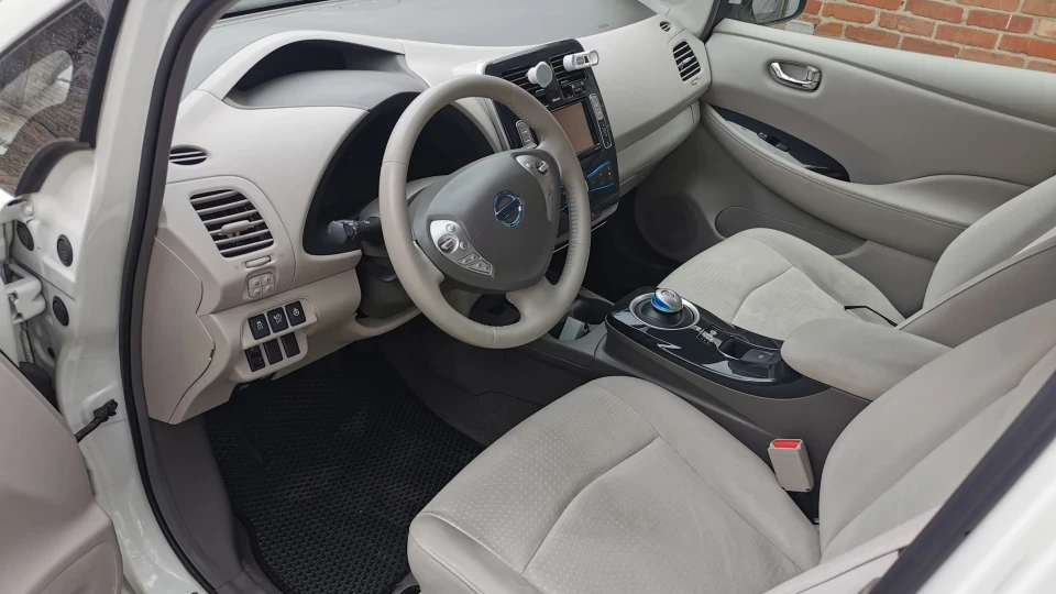 Nissan Leaf SV 5