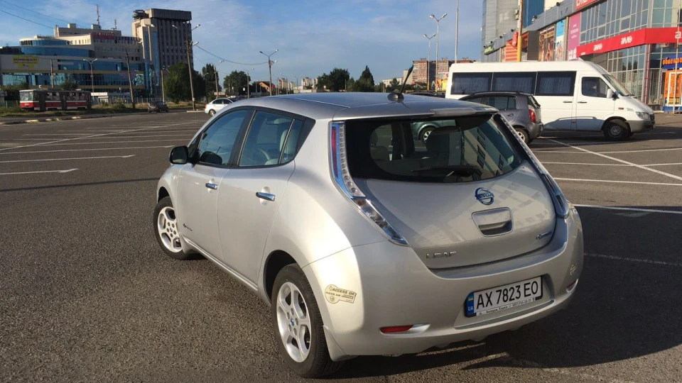Nissan Leaf SV 2