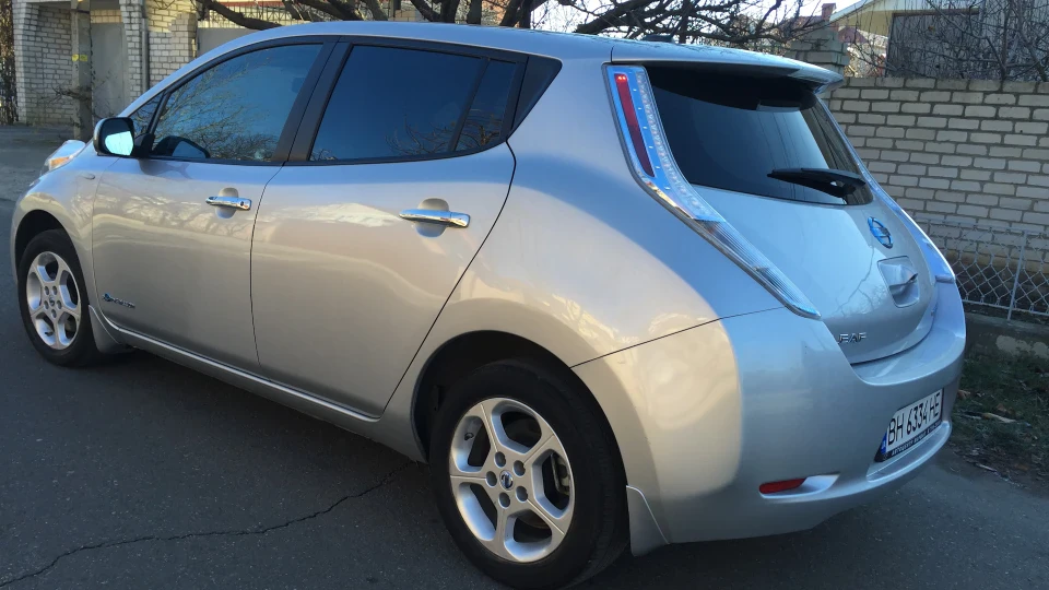 Nissan Leaf SV 4