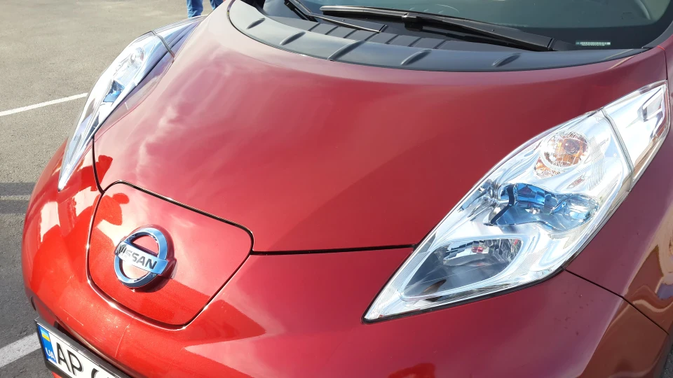 Nissan Leaf тиха міць 4