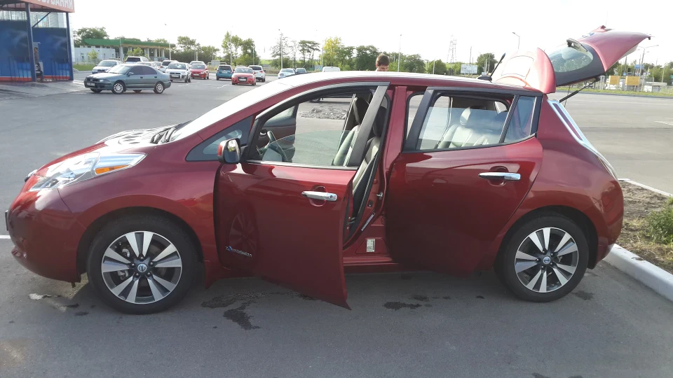 Nissan Leaf тиха міць 5