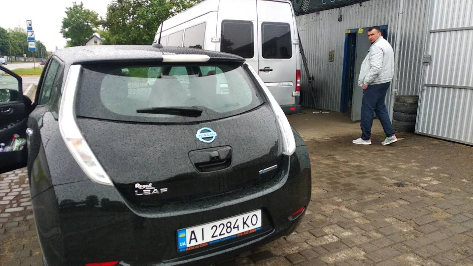 Nissan Leaf Тралейбус