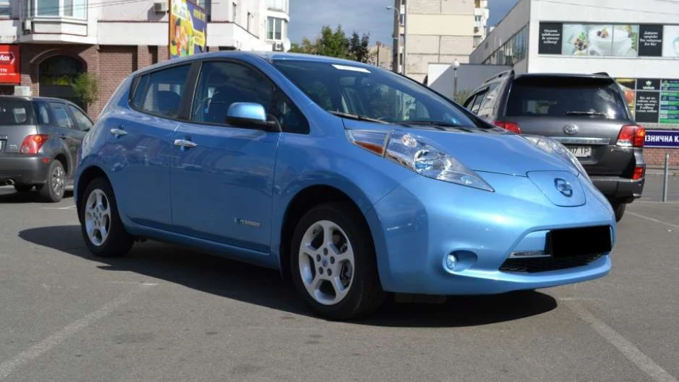 Nissan Leaf Зарядний пристрій 220V 2