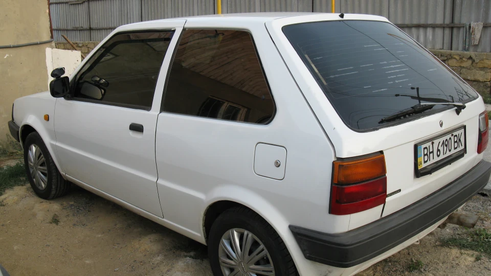 Nissan March Кнопа 5