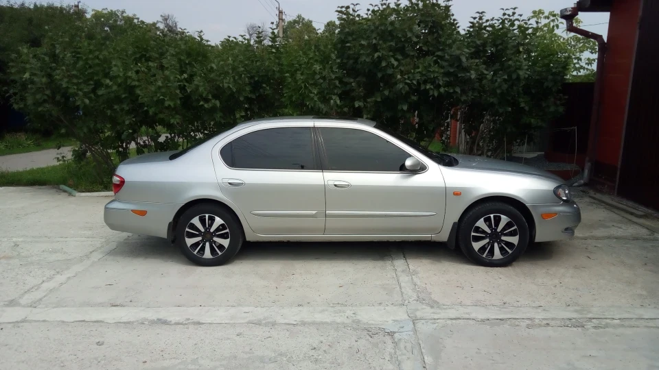 Nissan Maxima QX 2