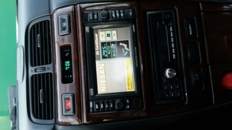 Nissan Maxima QX 2