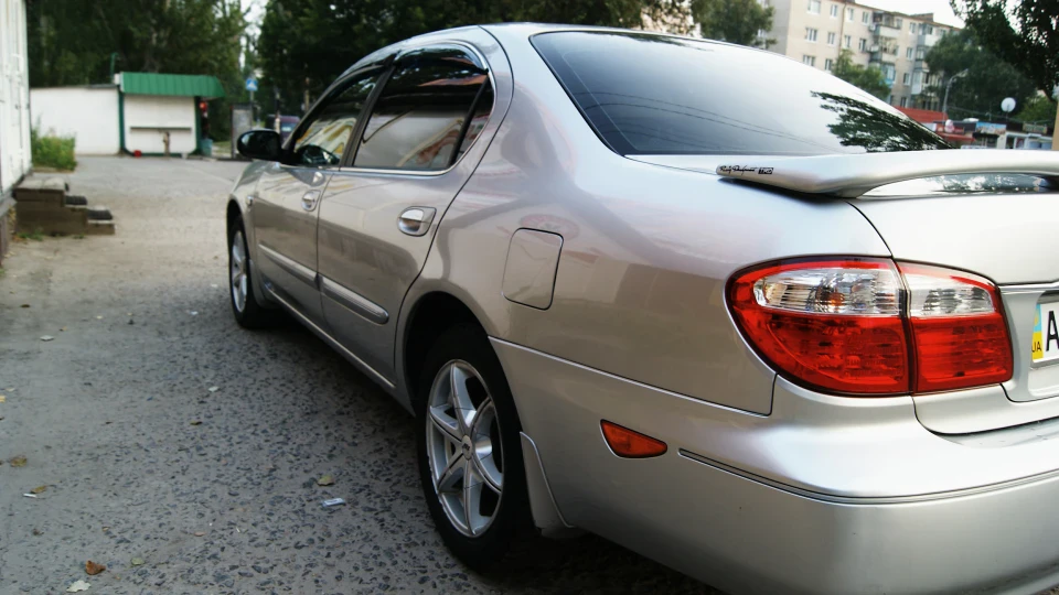 Nissan Maxima QX 2