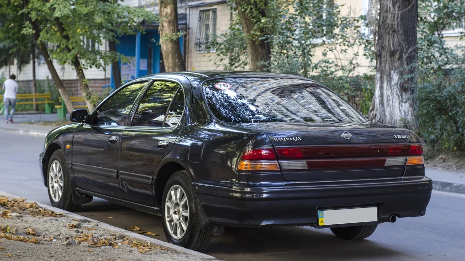 Nissan Maxima QX 2