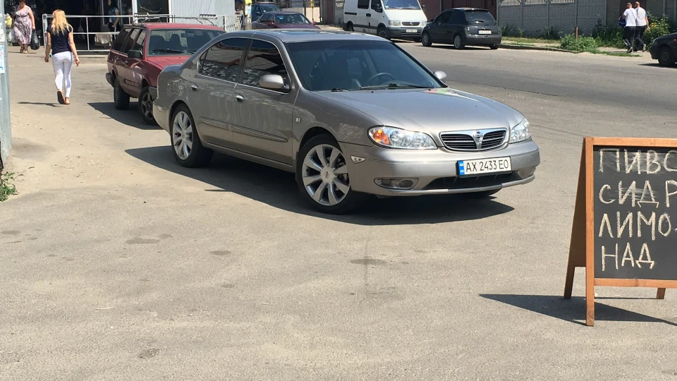 Nissan Maxima QX 2