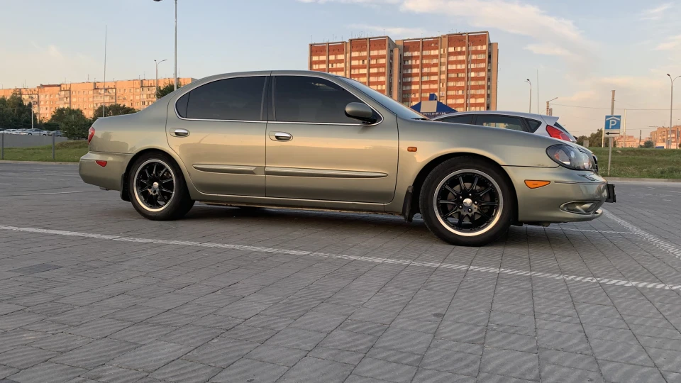 Nissan Maxima QX 2