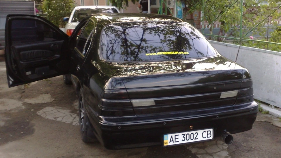 Nissan Maxima QX 2,0 чорна)