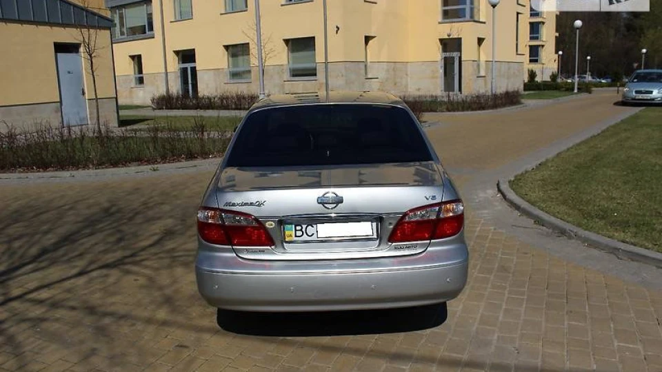 Nissan Maxima QX 2.0V6 3