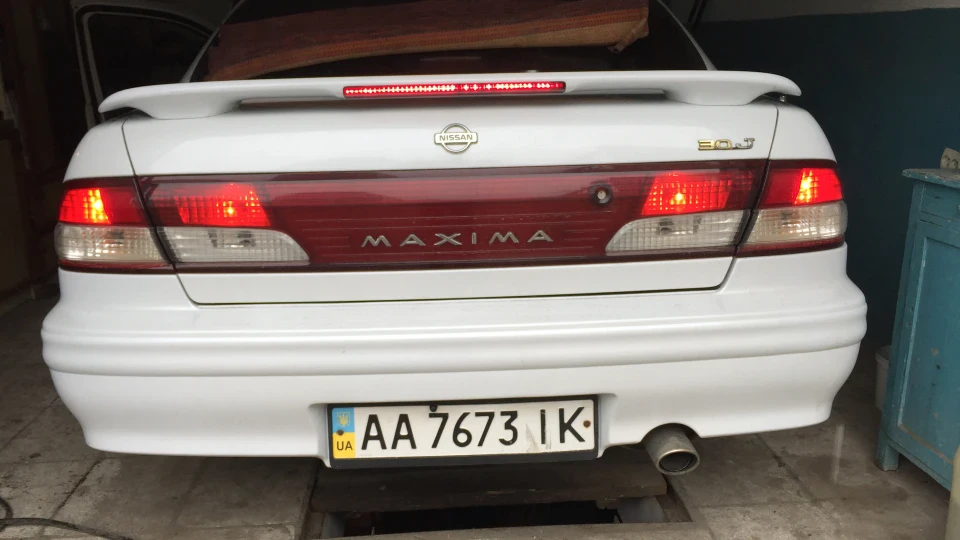 Nissan Maxima QX 3 літровий білий) 2