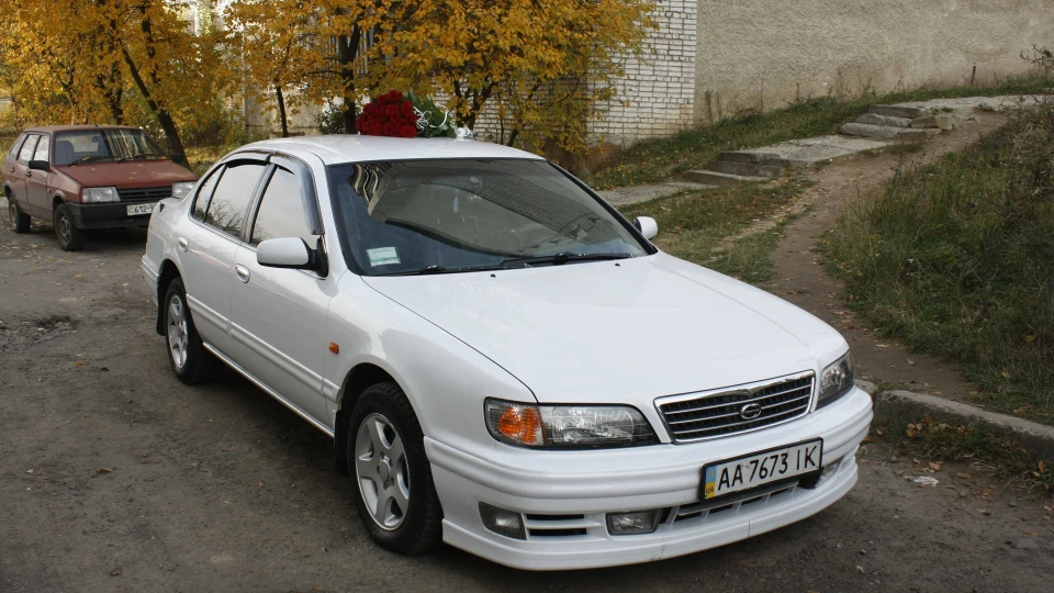 Nissan Maxima QX 3 літровий білий) 4