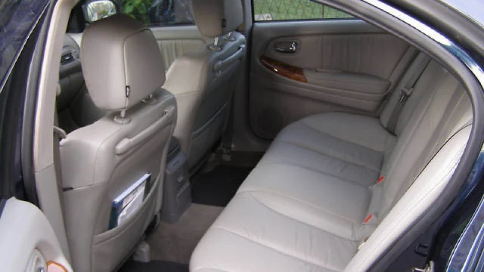 Nissan Maxima QX 3.0 V6 3