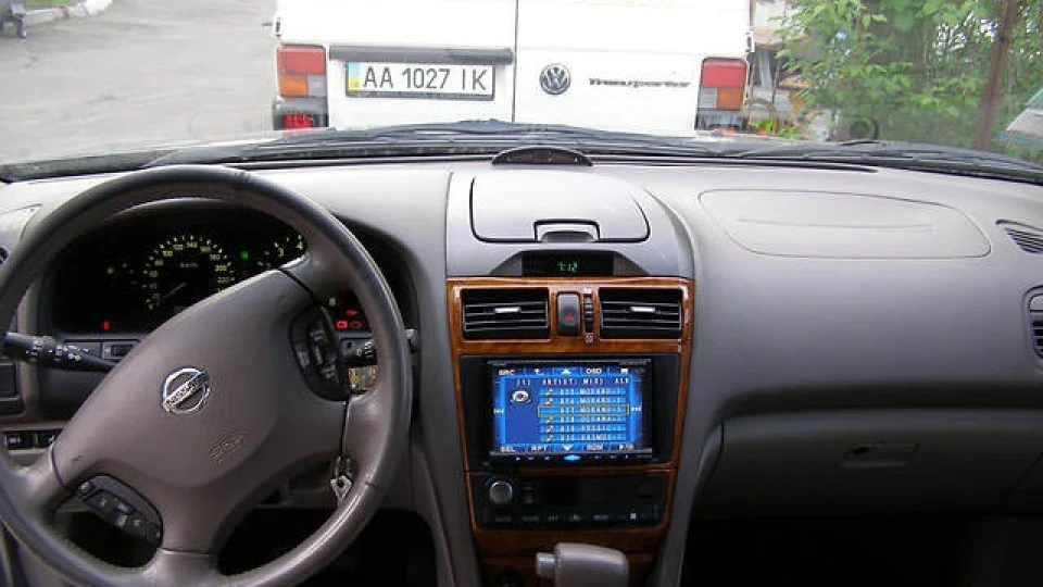 Nissan Maxima QX 3.0 V6 4
