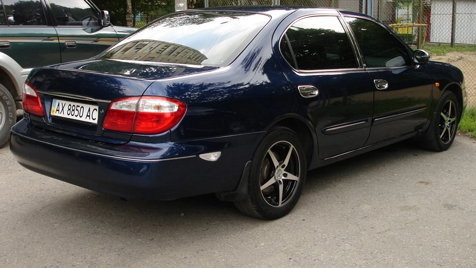 Nissan Maxima QX 3.0 5