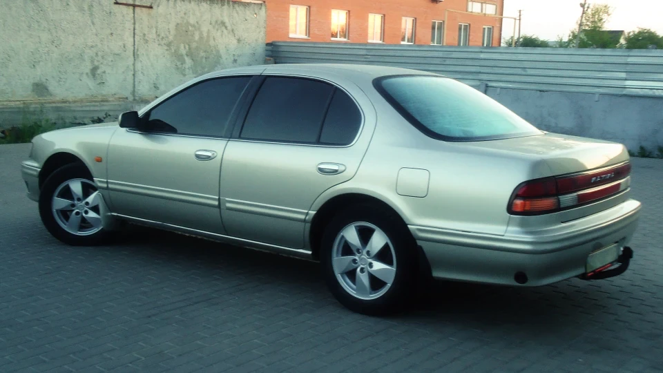 Nissan Maxima QX Арабка 3