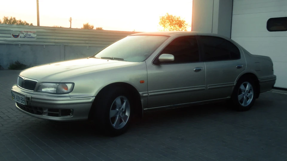 Nissan Maxima QX Арабка 5