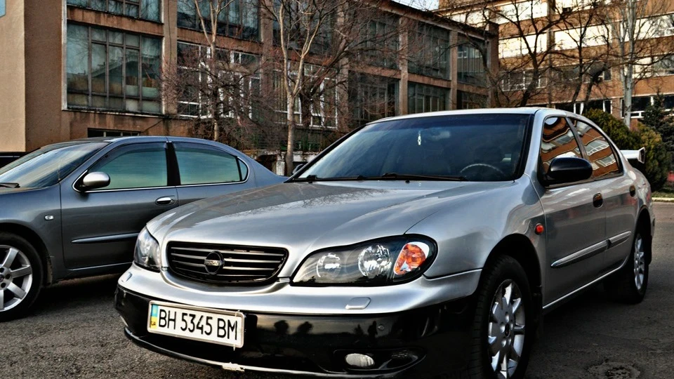 Nissan Maxima QX Шалена двушка 3