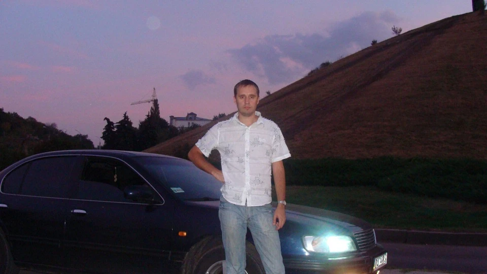 Nissan Maxima QX Dark blue metallic;3.0V6 2
