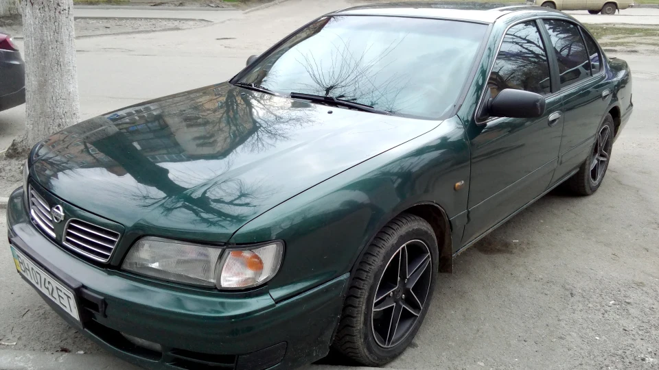 Nissan Maxima QX "Mad Max" V6 3.0