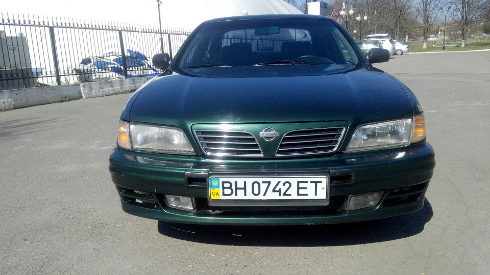 Nissan Maxima QX "Mad Max" V6 3.0 3