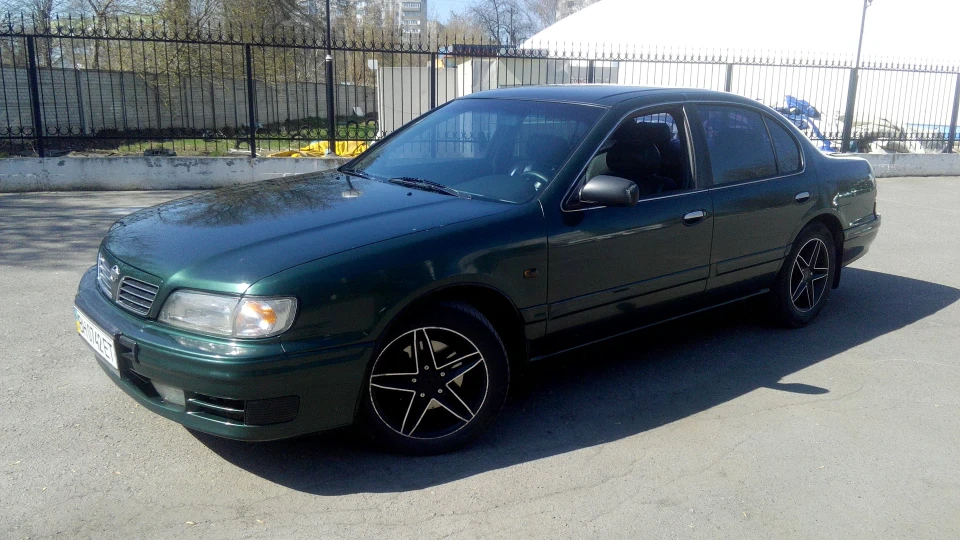 Nissan Maxima QX "Mad Max" V6 3.0 4