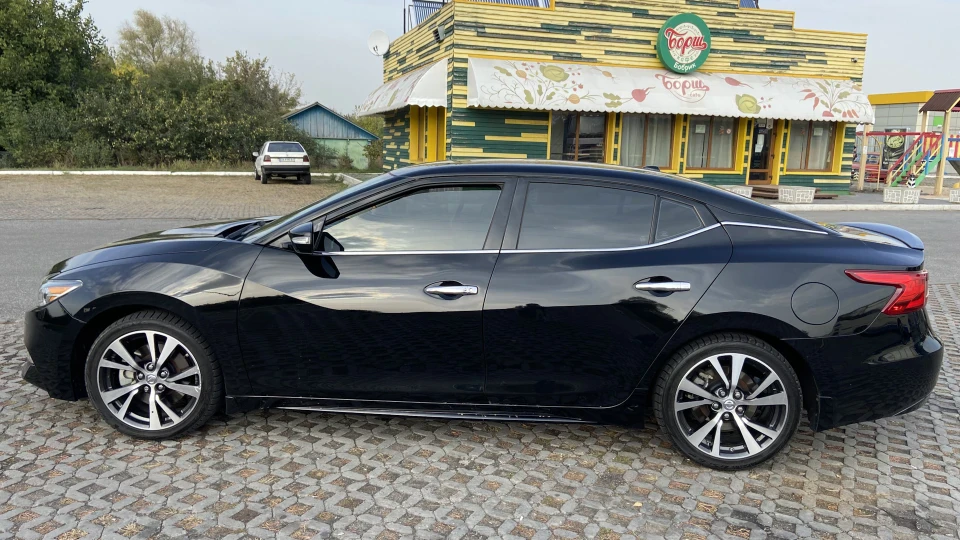 Nissan Maxima 3