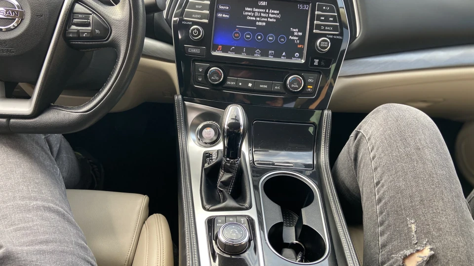 Nissan Maxima 4