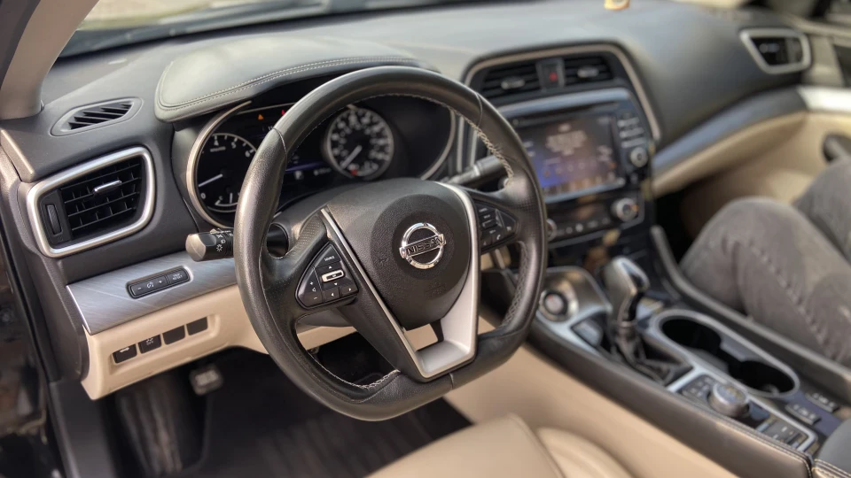 Nissan Maxima 5