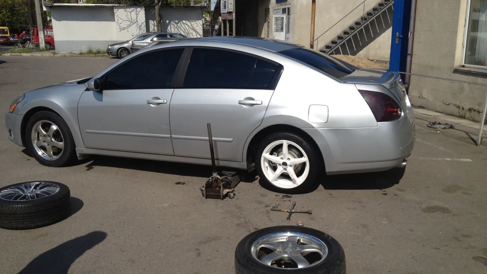 Nissan Maxima 3