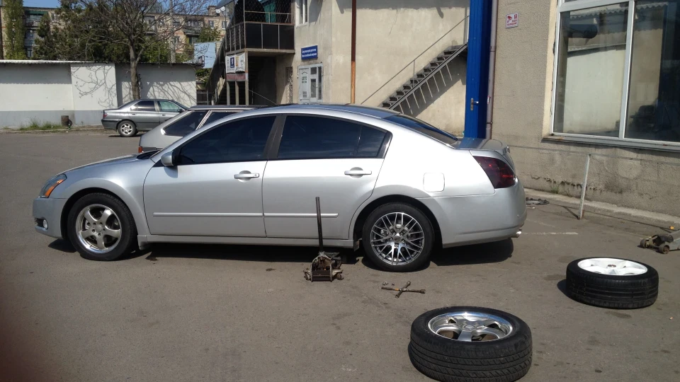 Nissan Maxima 4
