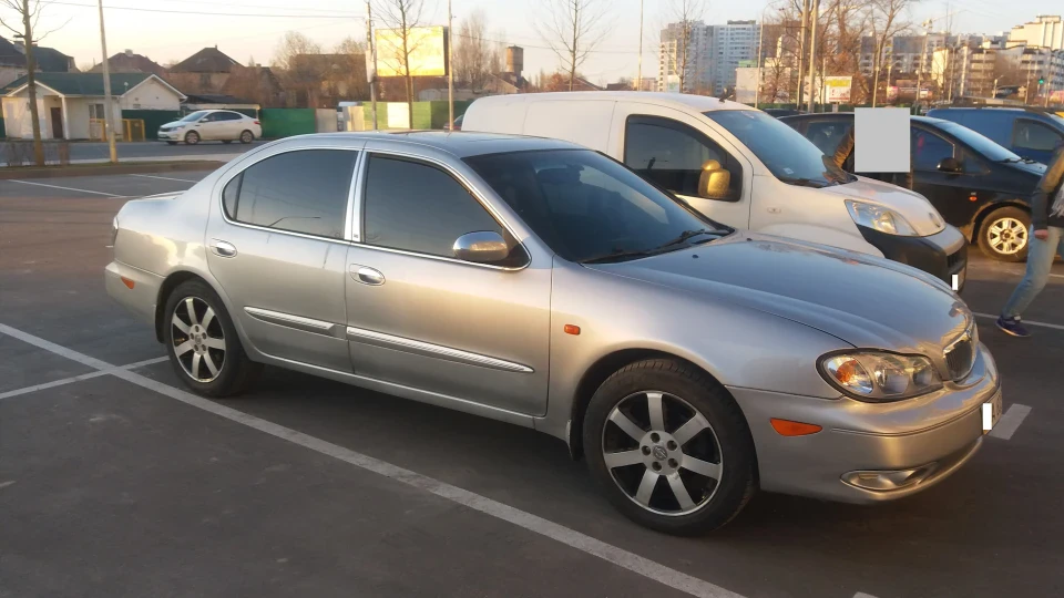Nissan Maxima 3.0 V6 KAHN 5