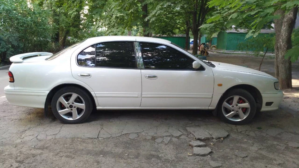 Nissan Maxima Білий Араб 3