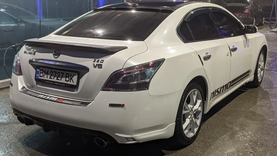 Nissan Maxima Premium 2