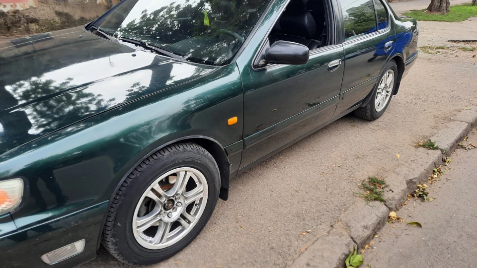 Nissan Maxima Зелений металік