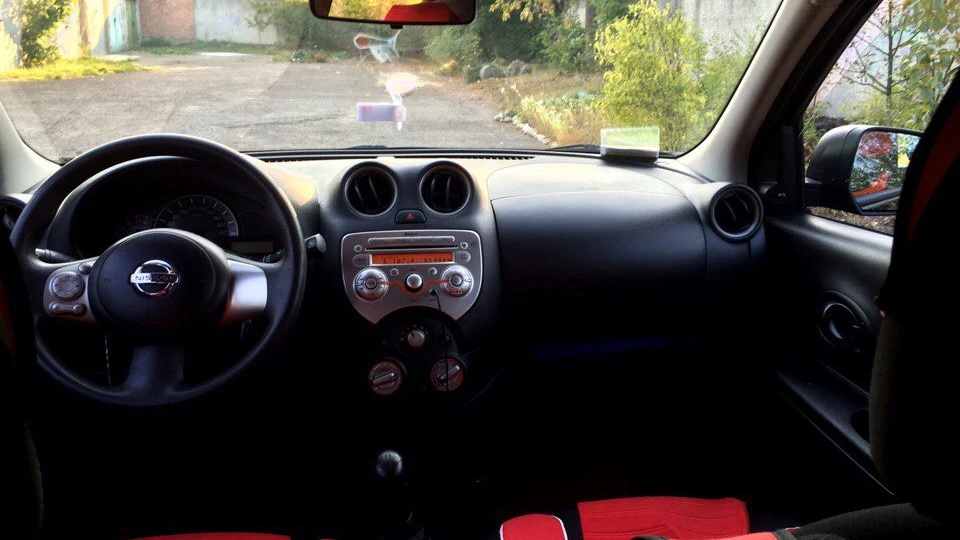 Nissan Micra Чорний Nissan баклажан 2