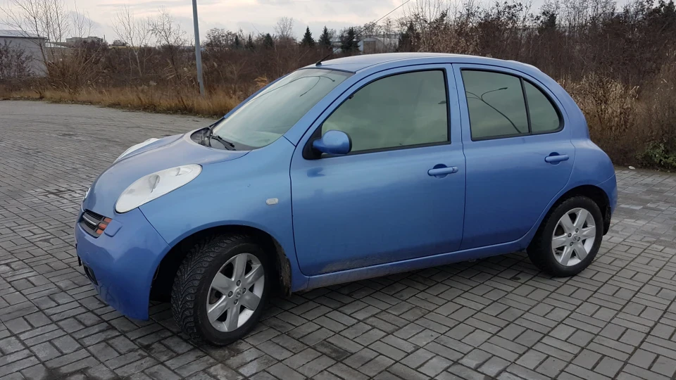 Nissan Micra Блакитна бусинка 3