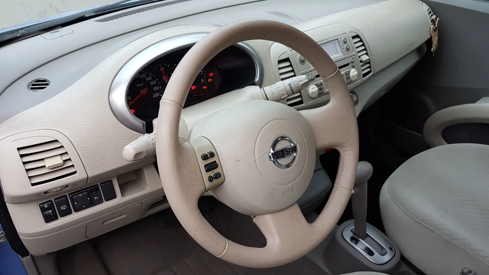 Nissan Micra Блакитна бусинка 4