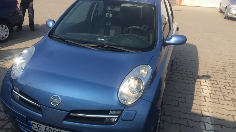 Nissan Micra Блакитна кукушка