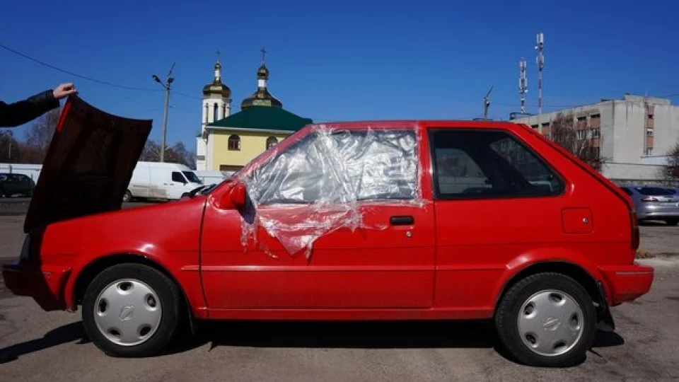 Nissan Micra червоненький 1.0 3